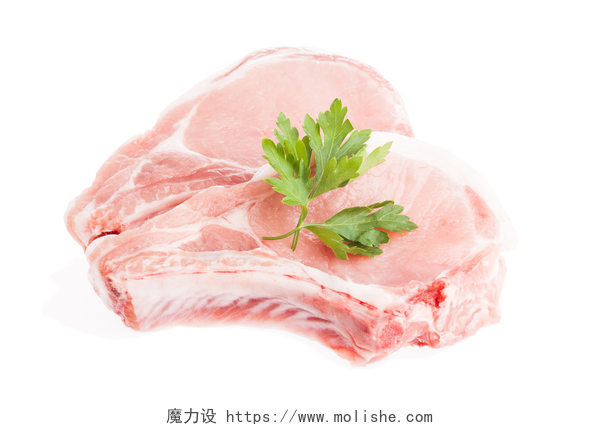 用白色背景上的欧芹猪肉切生肉